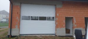 Кейс - Высокие ворота с остеклением для гаража под Киевом, свет, тепло и тишина в одном решении